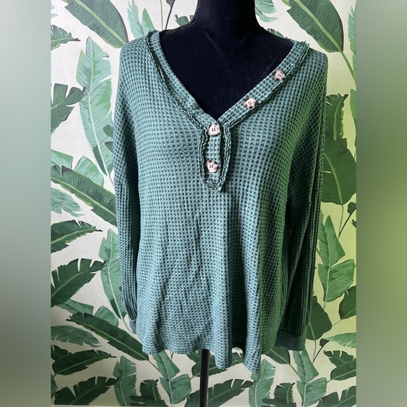 Hailey & Co Green Thermal Waffled Henley Long Sleeve Top Size L - Picture 1 of 5